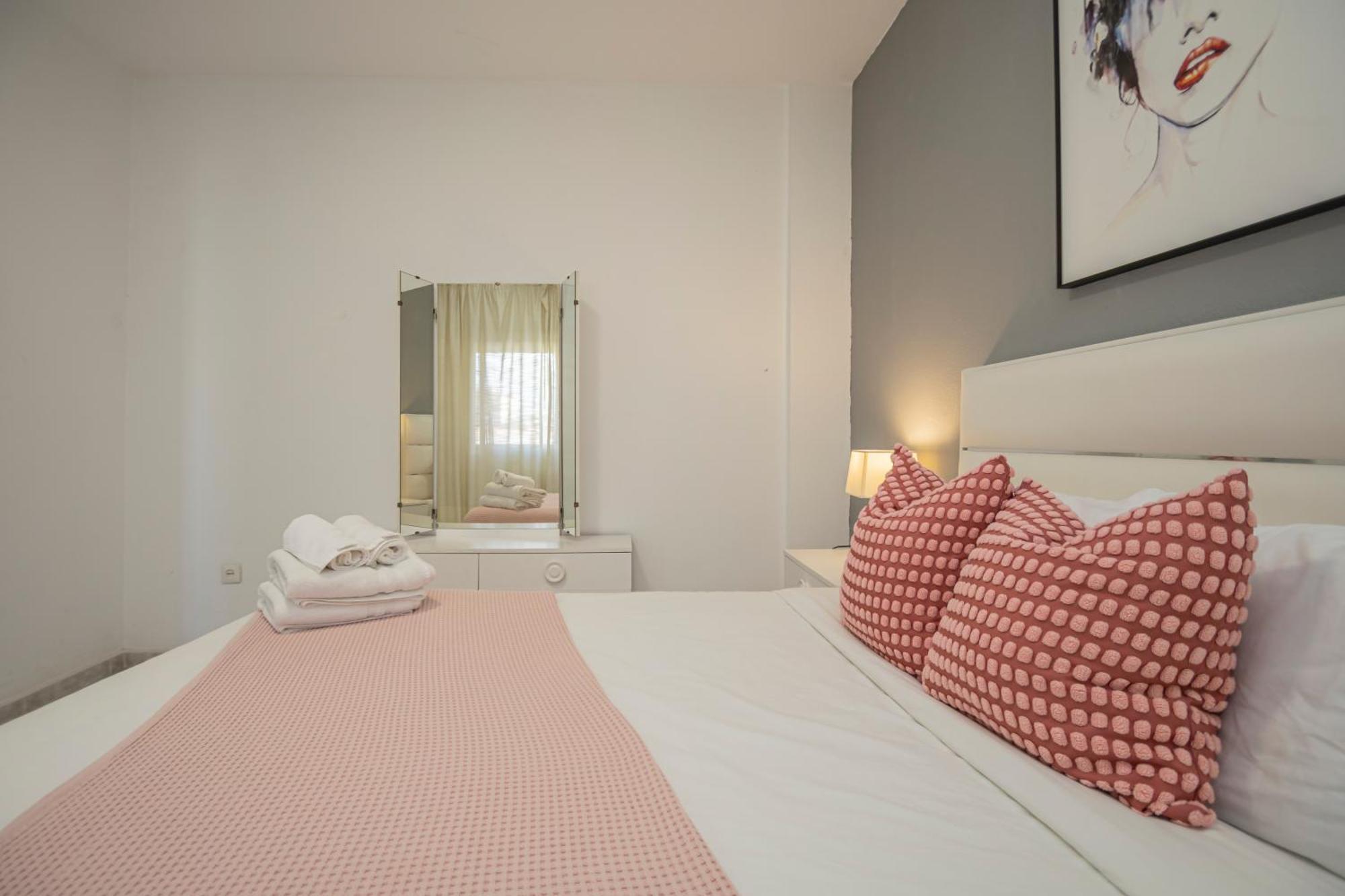 Perfect Getaway In Triana - 15M Walk Giralda Apartman Sevilla Kültér fotó