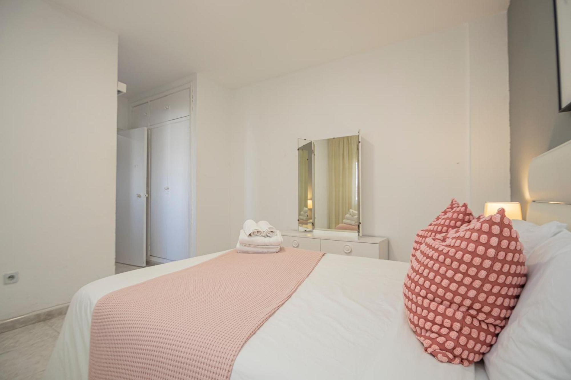 Perfect Getaway In Triana - 15M Walk Giralda Apartman Sevilla Kültér fotó
